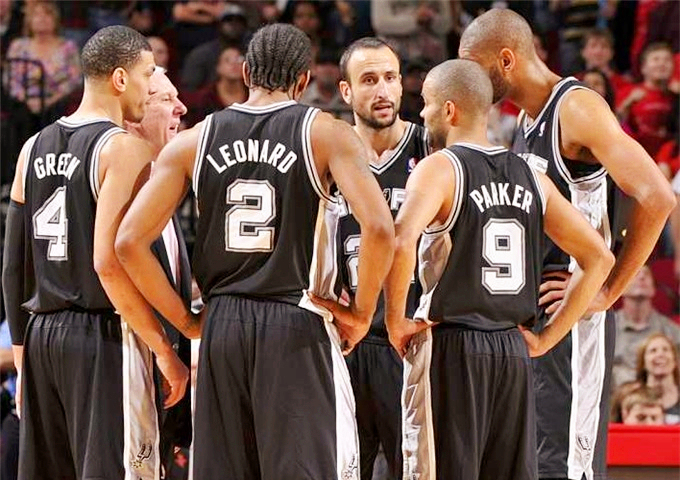 紧急！皇马0-2惨败引发高层震怒，阿隆索命悬一线，曼城大战或成生死战（突发：皇马两球落败惹恼高层，阿隆索帅位告急，对阵曼城恐成生死局）