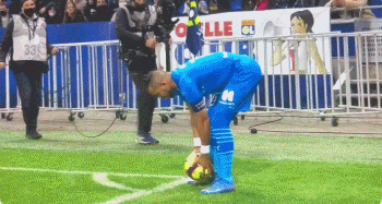 电场球场：从英超两连降的卢顿镇开建新主场（电场球场：卢顿镇英超两连降后启动新主场建设）