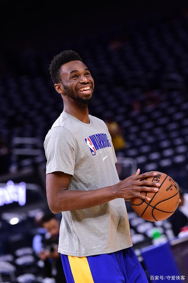 海港发文祝福奥斯卡：艰难时刻会过去，我们与功勋队长同在（海港为奥斯卡送上祝福：困难终将过去，我们与功勋队长并肩同行）