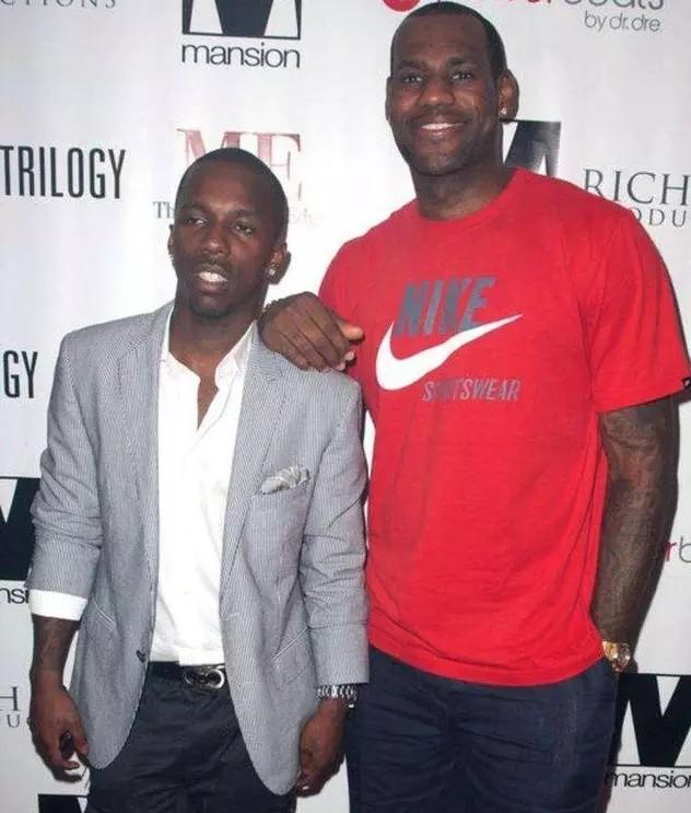 “艺术家”爱艺术，队报：谢尔基是资深艺术爱好者（队报：被称为“艺术家”的谢尔基，是位资深艺术迷）