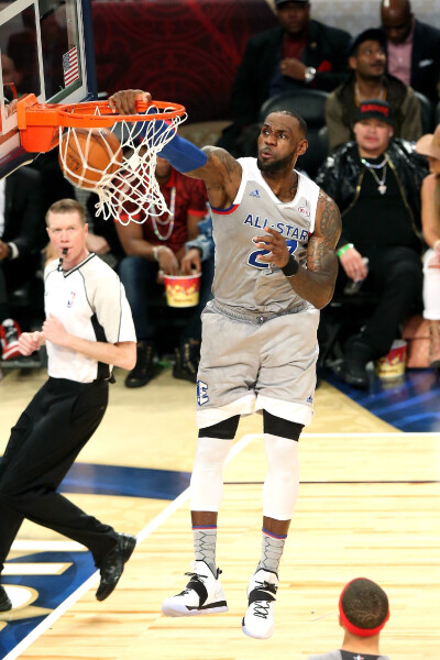 解说到了一个亚冠精英联赛的超巨失误…（解说直击亚冠精英联赛顶级球星的致命失误）