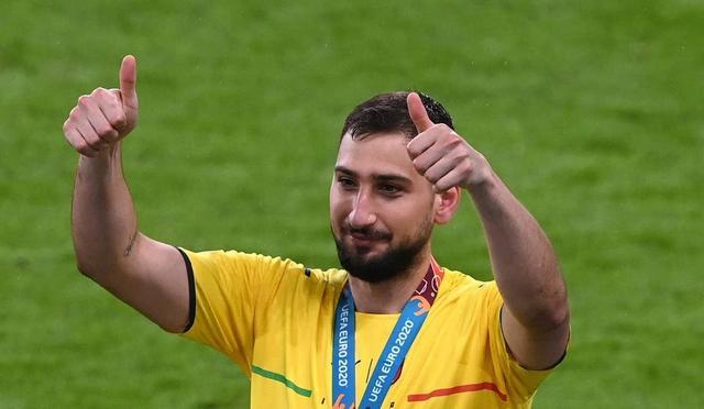 她不仅在比 她不仅在比